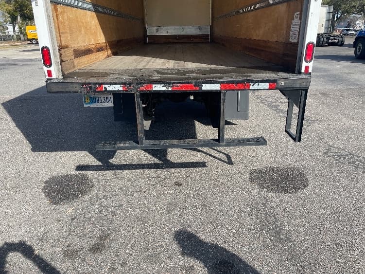 2021 Freightliner M2 106 — photo 9