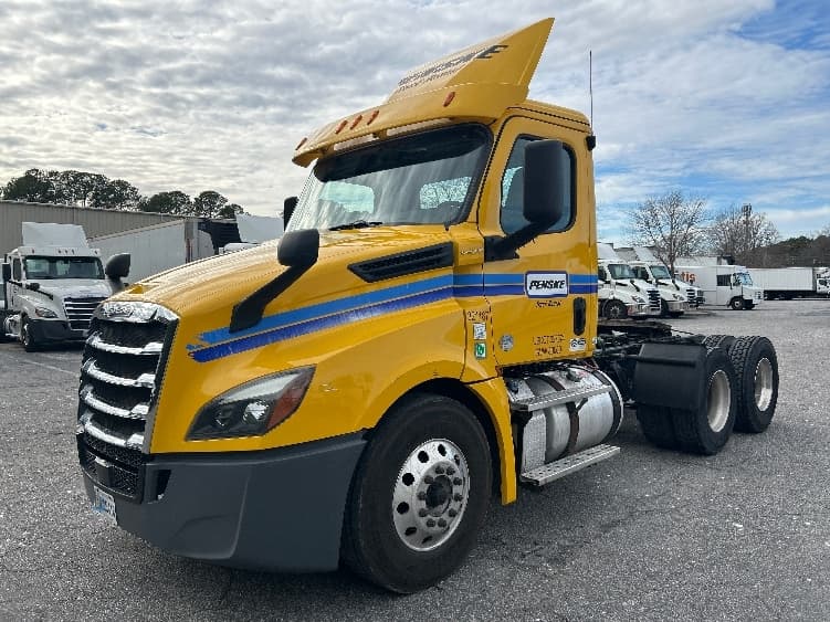 2019 Freightliner Cascadia — photo 3