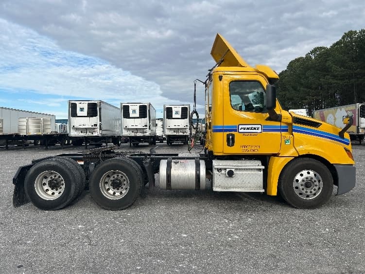 2019 Freightliner Cascadia — photo 8