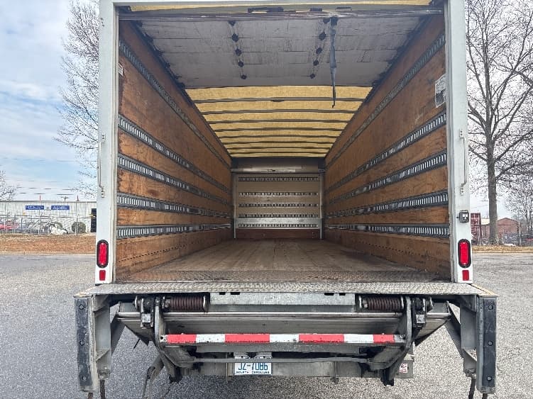 2021 Freightliner M2 106 — photo 8