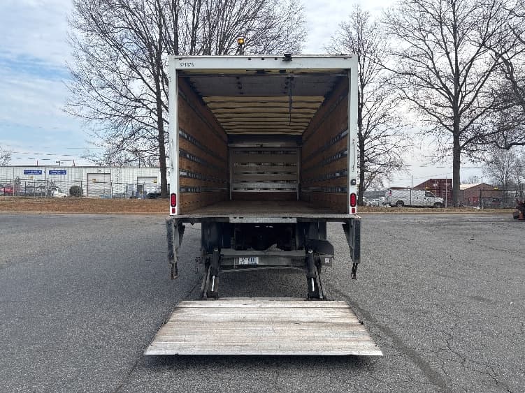 2021 Freightliner M2 106 — photo 9