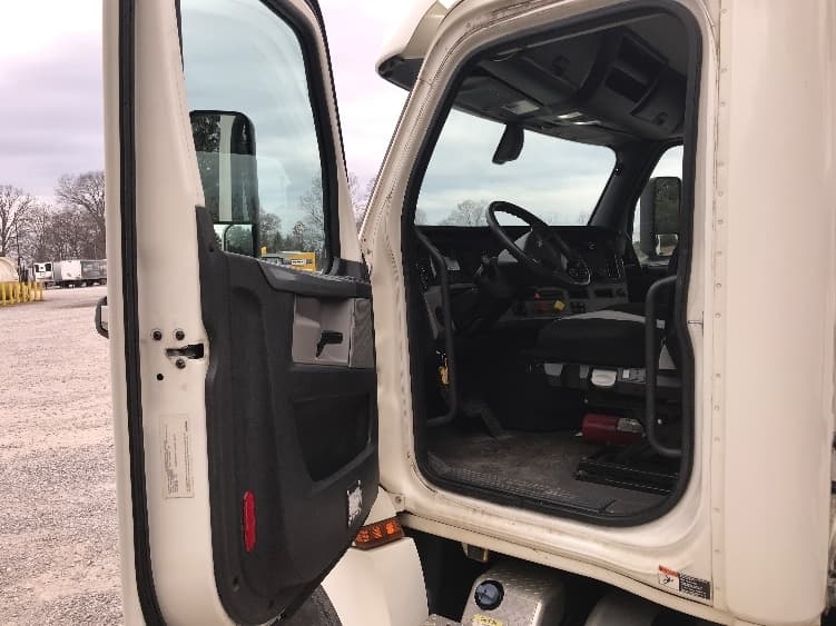 2019 Freightliner Cascadia in Morristown, TN — photo 9