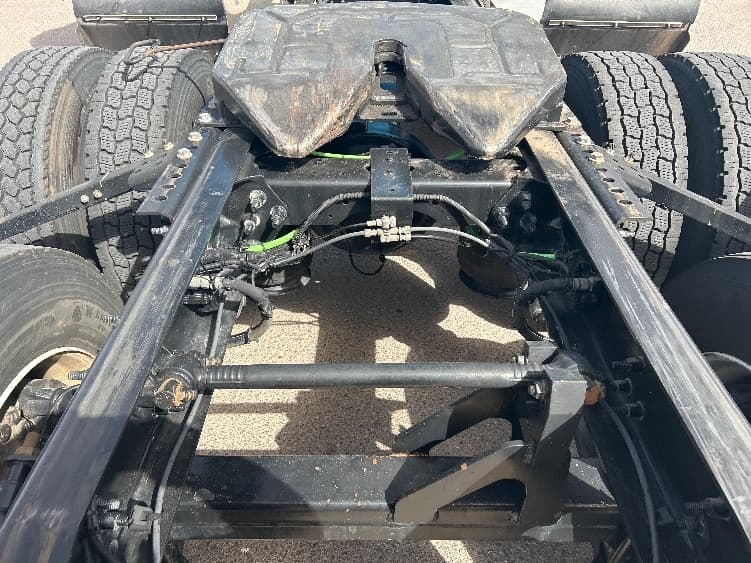 2021 International LT — photo 6