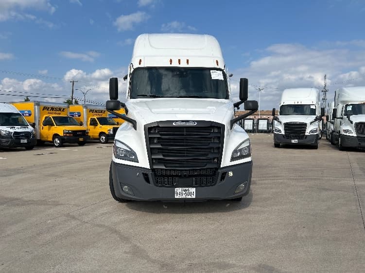 2021 Freightliner Cascadia — photo 2