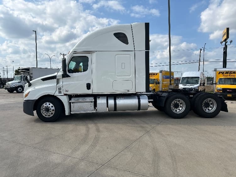 2021 Freightliner Cascadia — photo 4