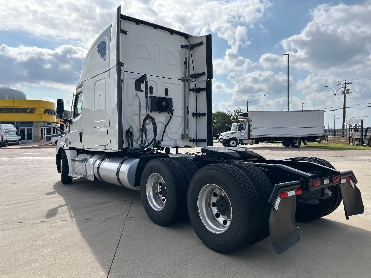 2021 Freightliner Cascadia — photo 5