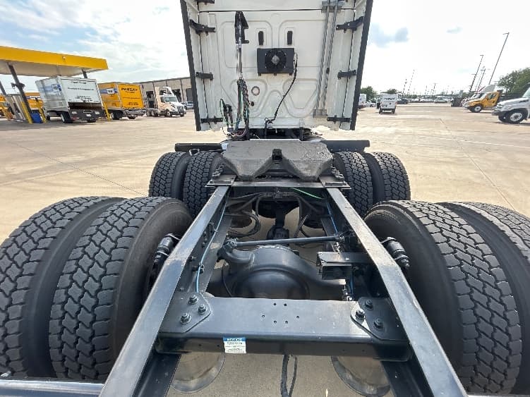 2021 Freightliner Cascadia — photo 6