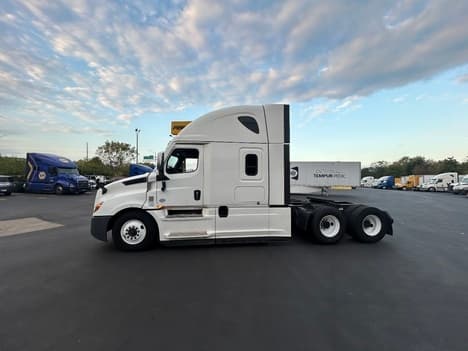 2021 Freightliner Cascadia — photo 4