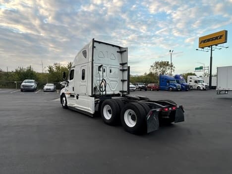 2021 Freightliner Cascadia — photo 5