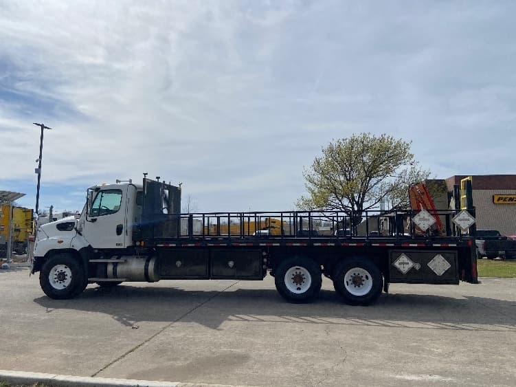 2020 Freightliner 114SD — photo 4