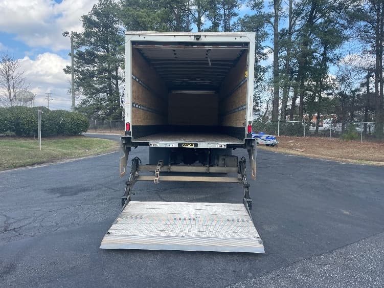 2021 Freightliner M2 106 — photo 9