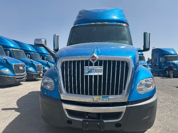 2021 International LT — photo 2