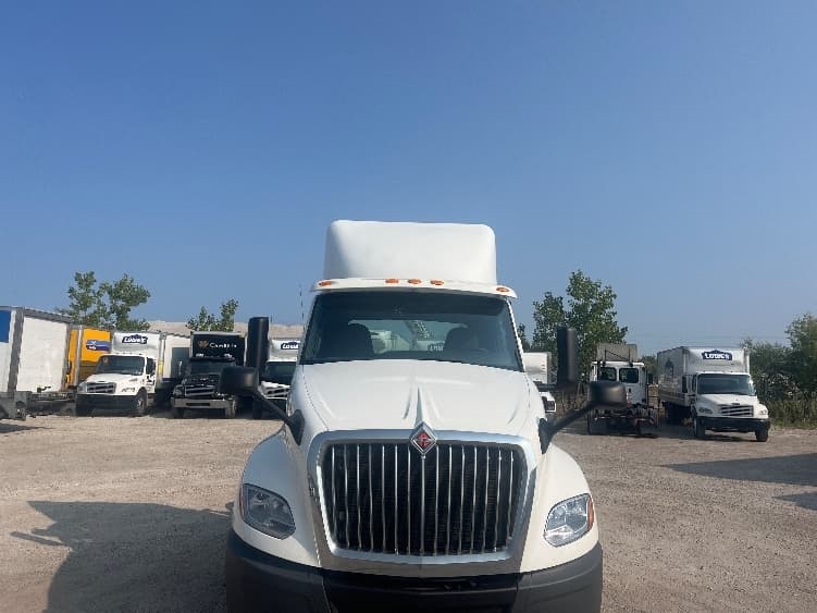 2019 International LT — photo 2