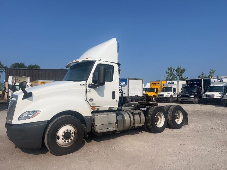 2019 International LT — photo 3