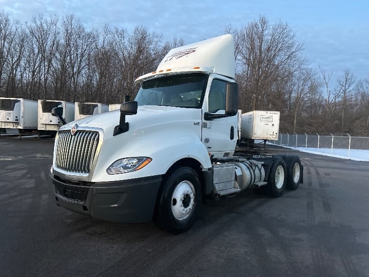 2019 International LT — photo 3
