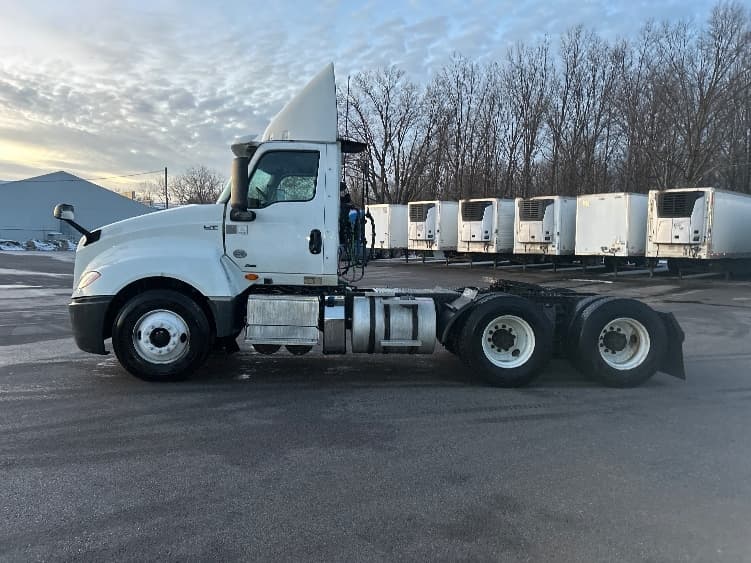 2019 International LT — photo 4