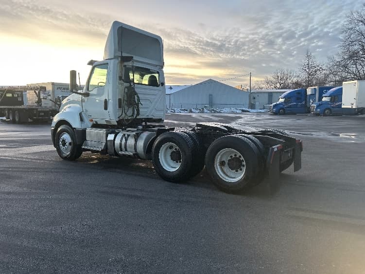 2019 International LT — photo 5