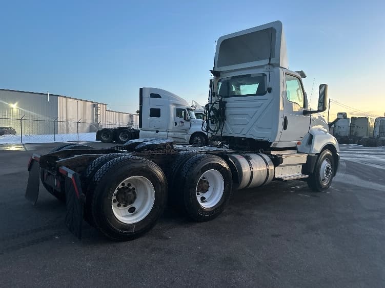 2019 International LT — photo 7
