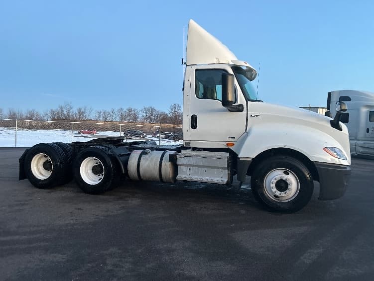2019 International LT — photo 8