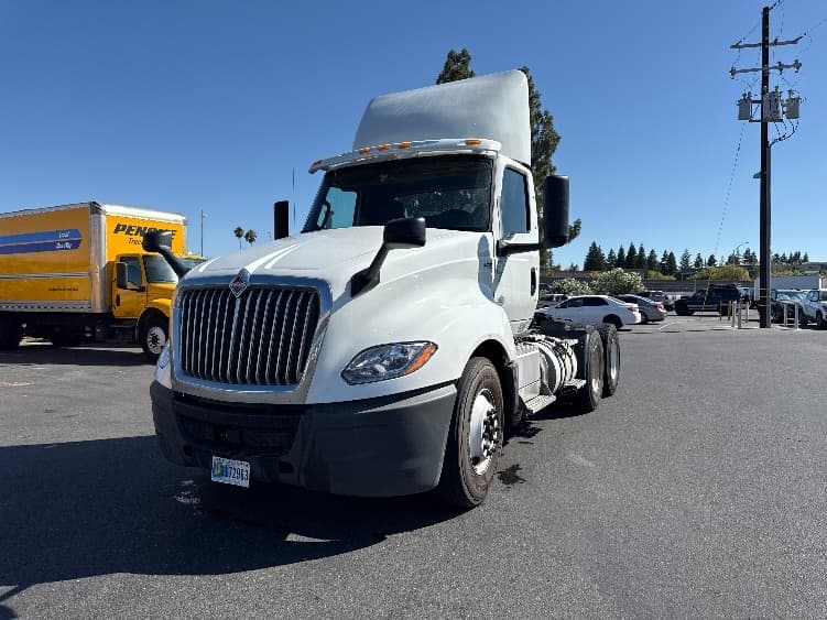 2019 International LT — photo 3