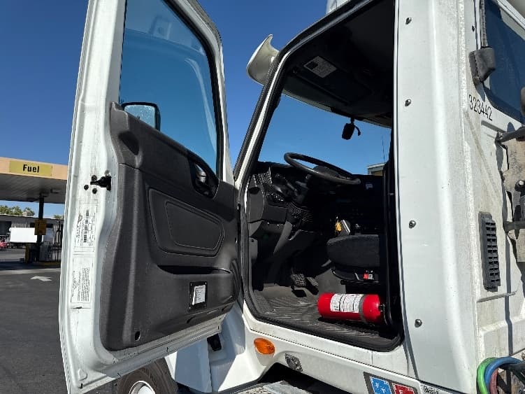 2019 International LT — photo 9