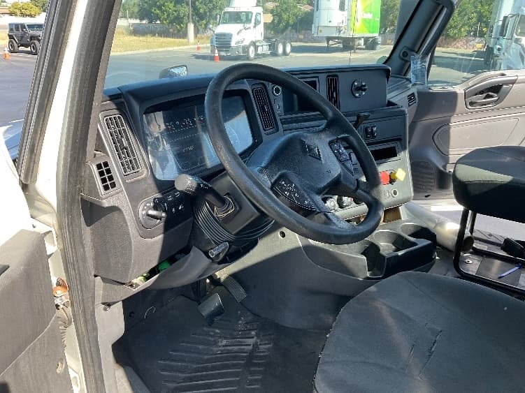 2019 International LT — photo 10