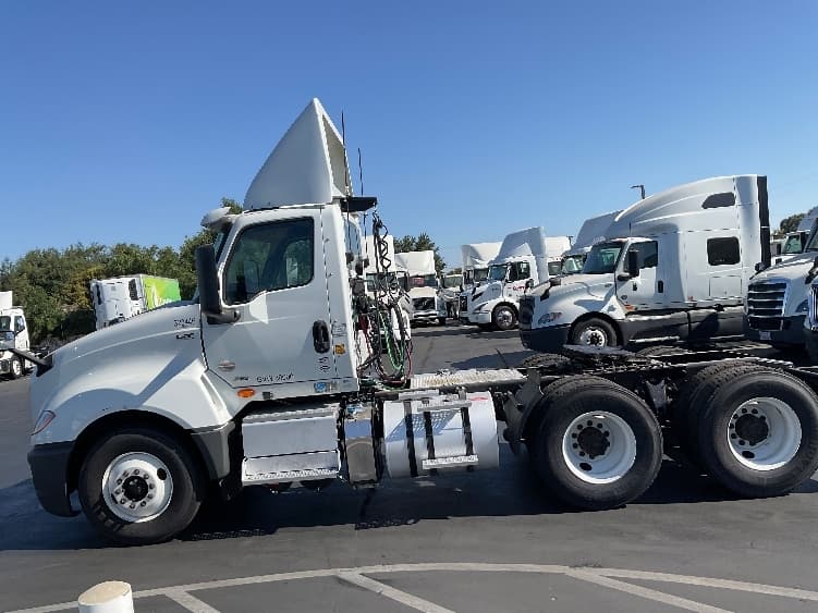 2019 International LT — photo 4