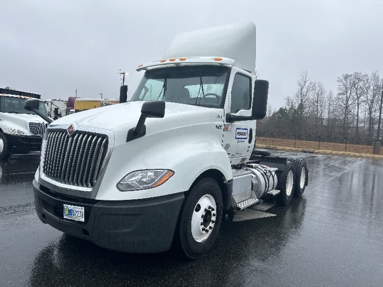 2019 International LT — photo 3