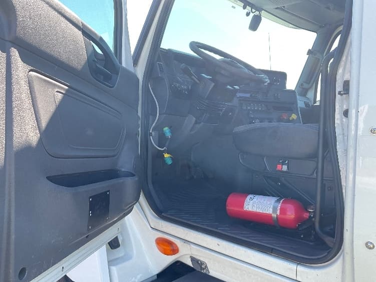 2019 International LT — photo 9