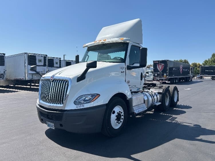 2019 International LT — photo 3