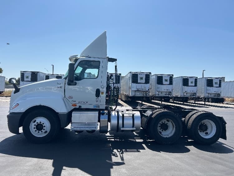 2019 International LT — photo 4