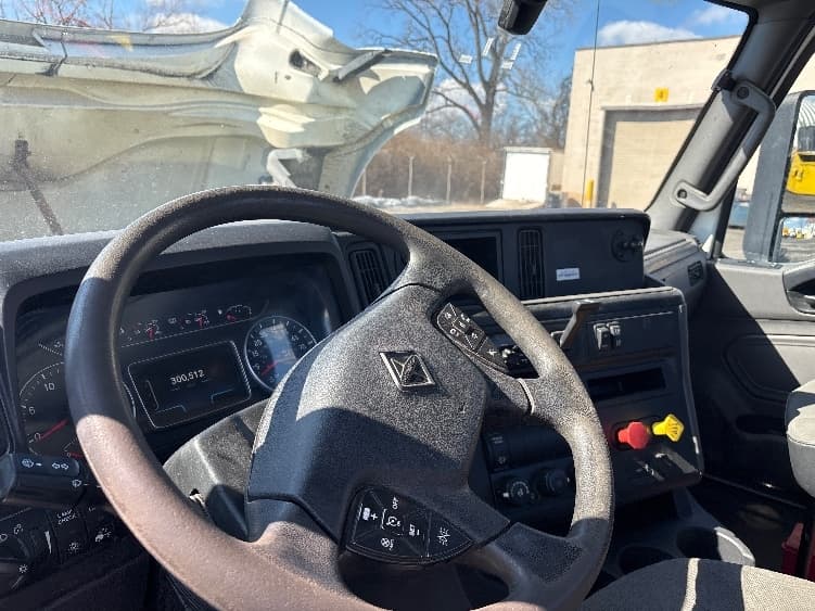 2019 International LT — photo 10