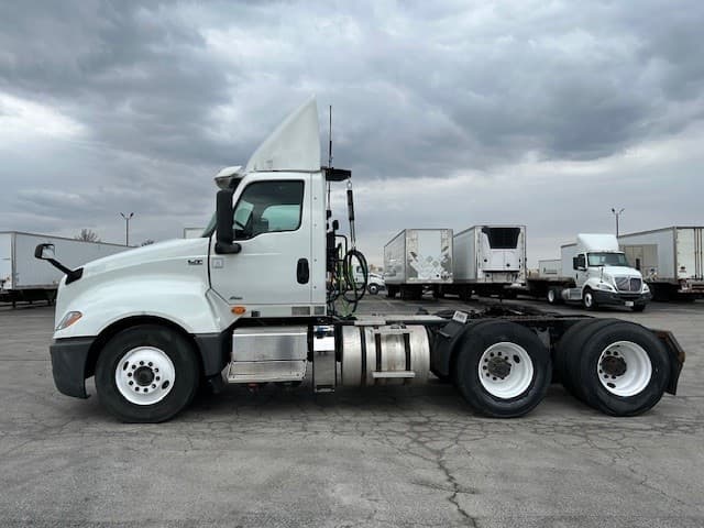 2019 International LT — photo 4