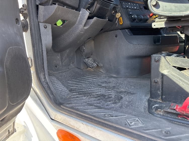 2019 International LT — photo 9