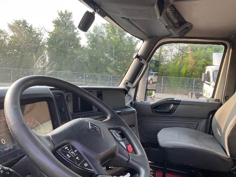 2019 International LT — photo 10