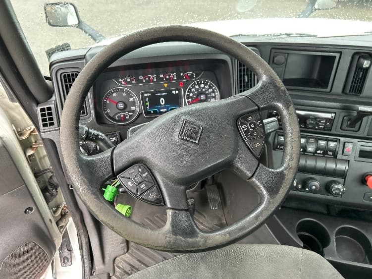 2019 International LT — photo 10
