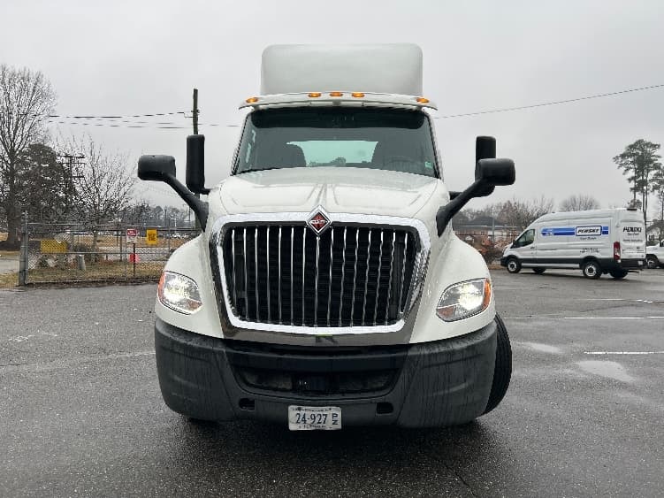 2019 International LT — photo 2