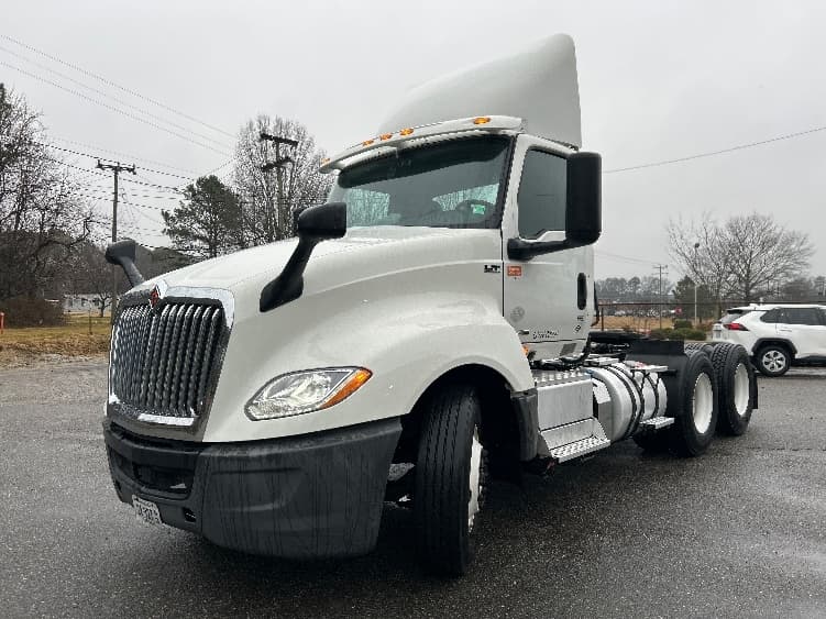 2019 International LT — photo 3