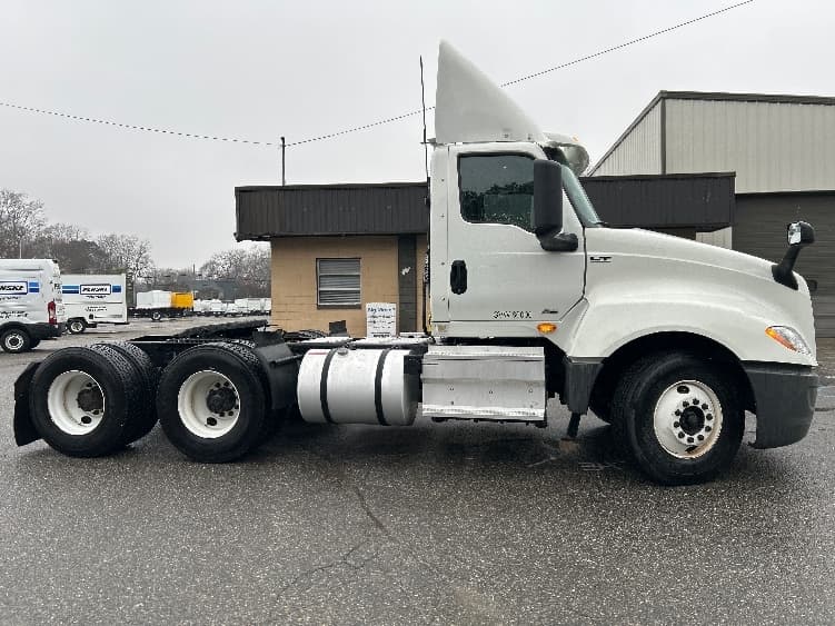 2019 International LT — photo 8