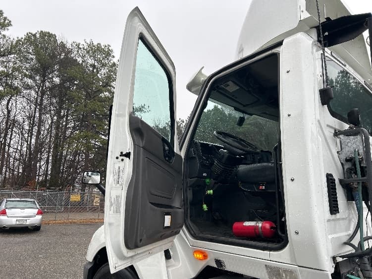 2019 International LT — photo 9