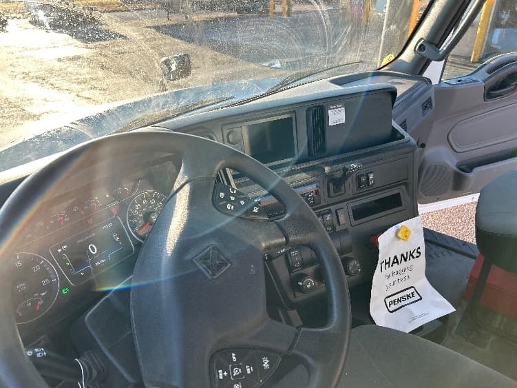 2019 International LT — photo 10