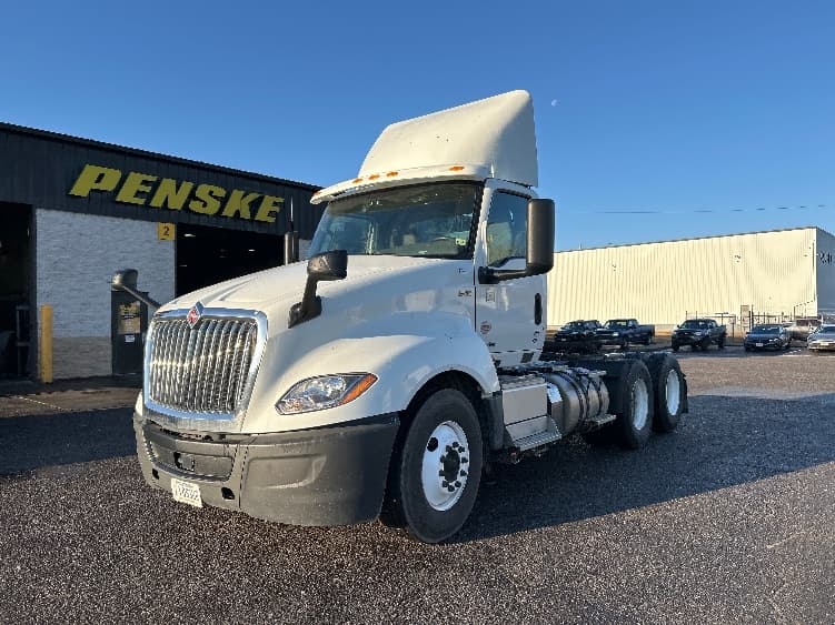 2019 International LT — photo 3