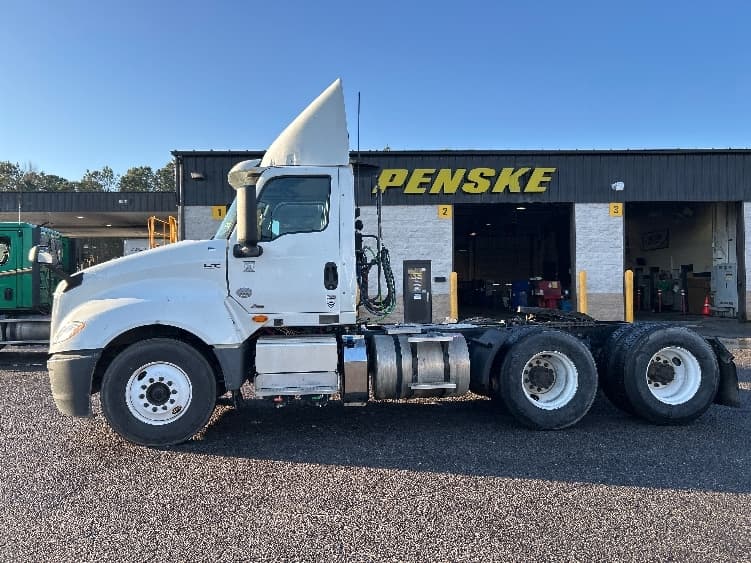 2019 International LT — photo 4