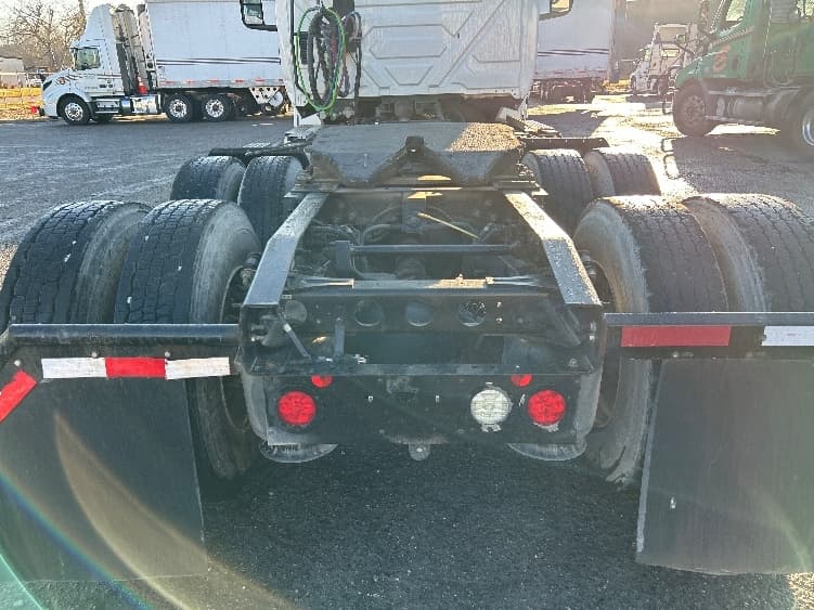 2019 International LT — photo 6