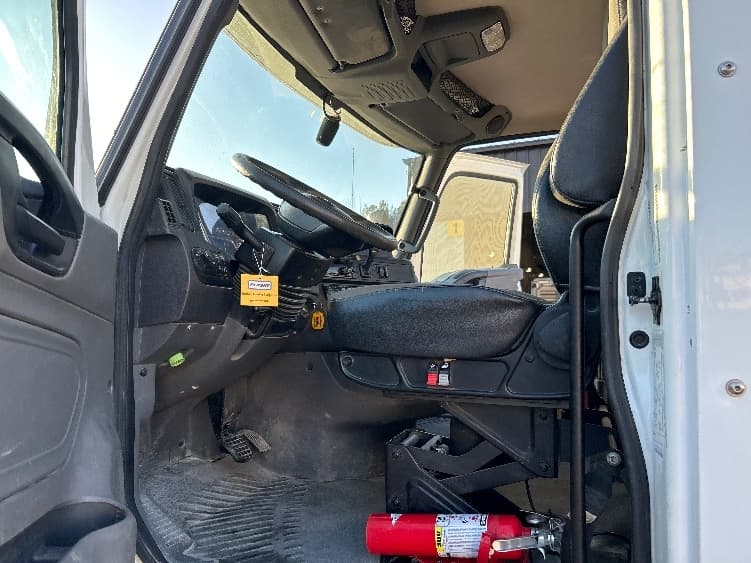 2019 International LT — photo 9