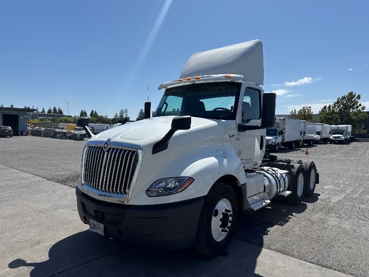 2019 International LT — photo 3