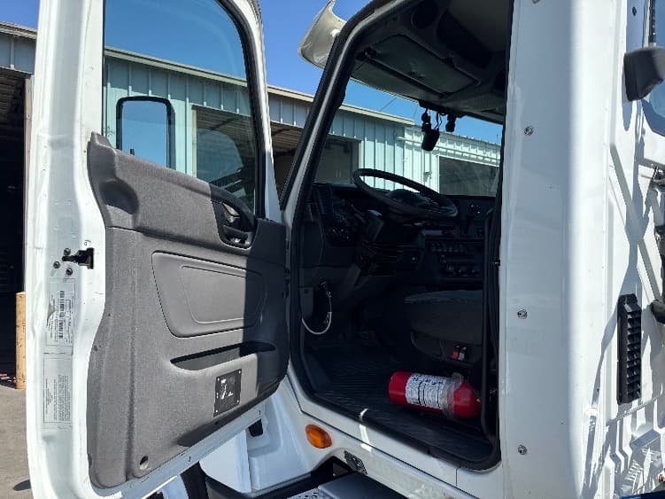 2019 International LT — photo 9