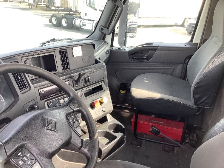 2019 International LT — photo 10