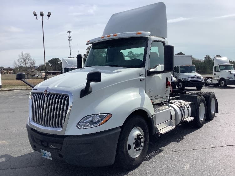 2019 International LT — photo 3