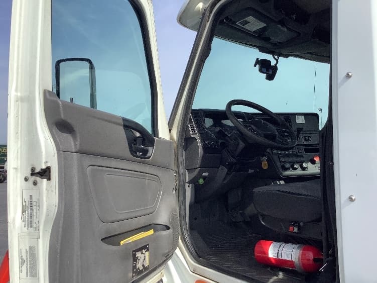 2019 International LT — photo 9